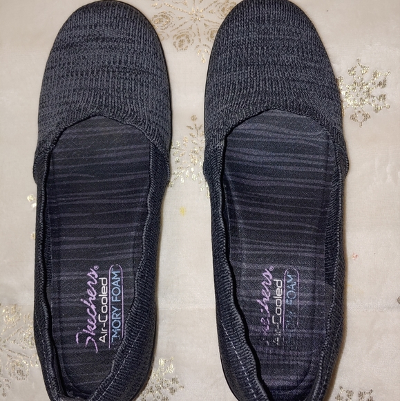 Skechers memory foam shoes. Size 9. - Picture 1 of 10